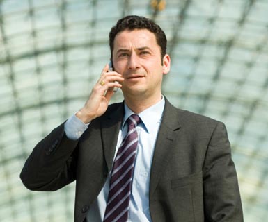 385x320xbusinessman at airport large.jpg.pagespeed.ic.fy1SA5C76E